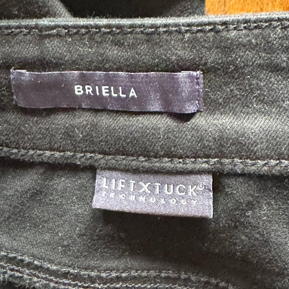NWOT NYDJ “Briella” 11 inch Black Jean Shorts - Picture 10 of 14